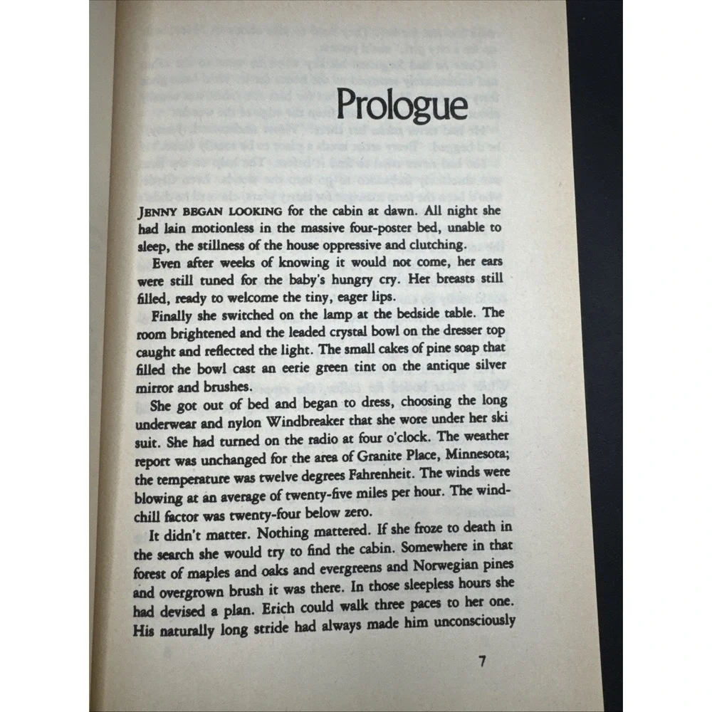 A Cry in‎ the Night by Mary Higgins Clark Hardback with Dust Jacket